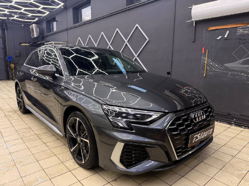 Оклейка пленкой Audi A3 в Красноярске