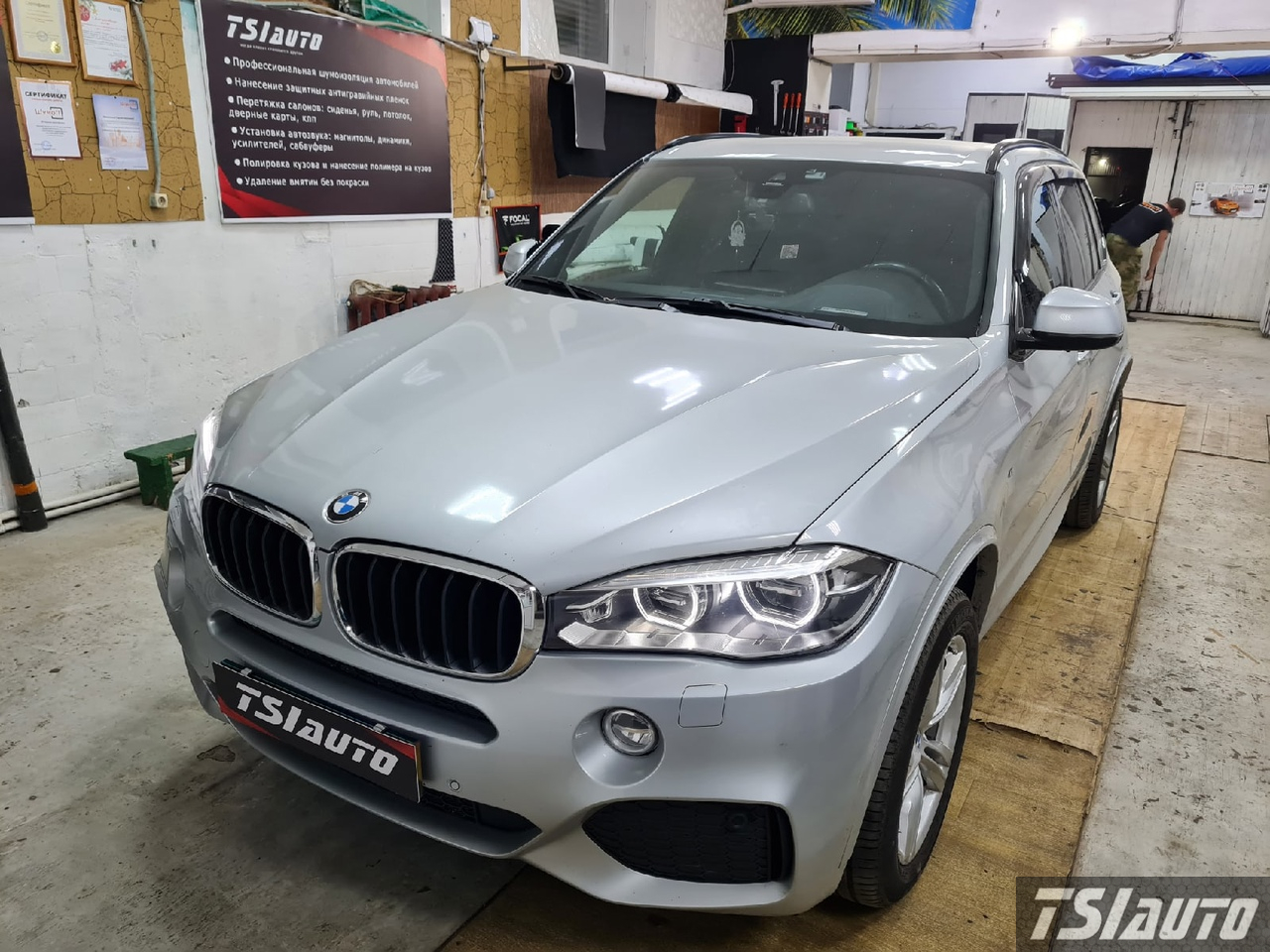 Правильная шумоизоляция BMW X5 (F15) в Красноярске