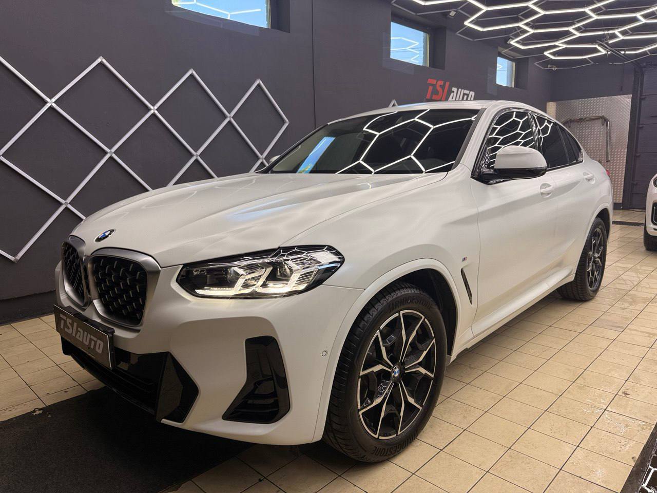 Шумоизоляция BMW X4 в Красноярске