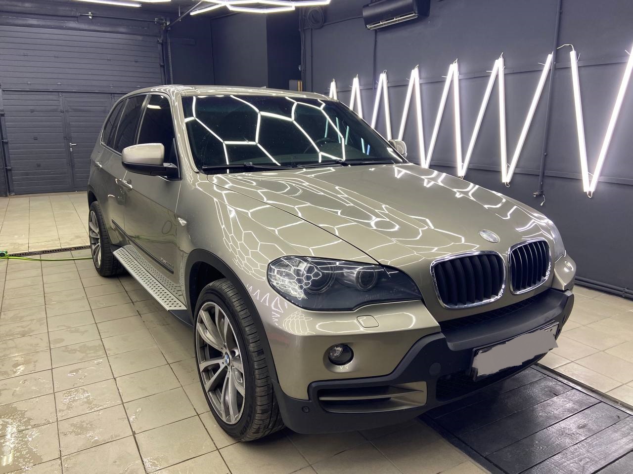 Полировка фонарей BMW X5 в Красноярске