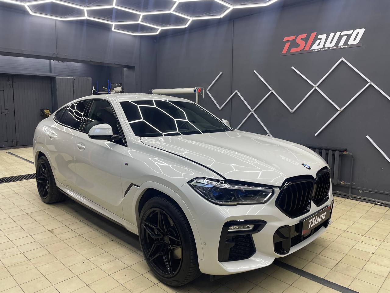 Шумоизоляция BMW X6 в Красноярске