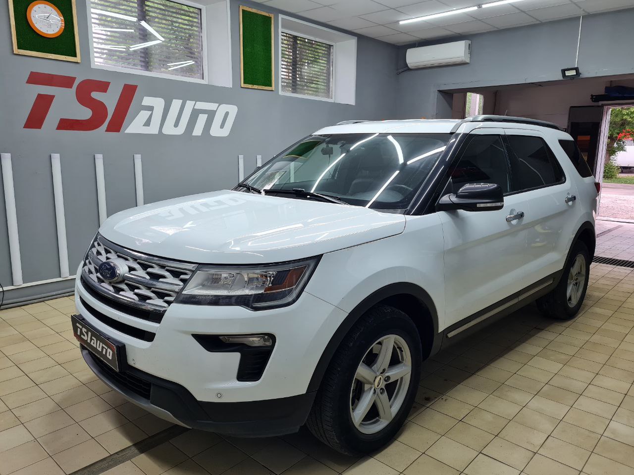 Шумоизоляция Ford Explorer в Красноярске в пакете Комфорт