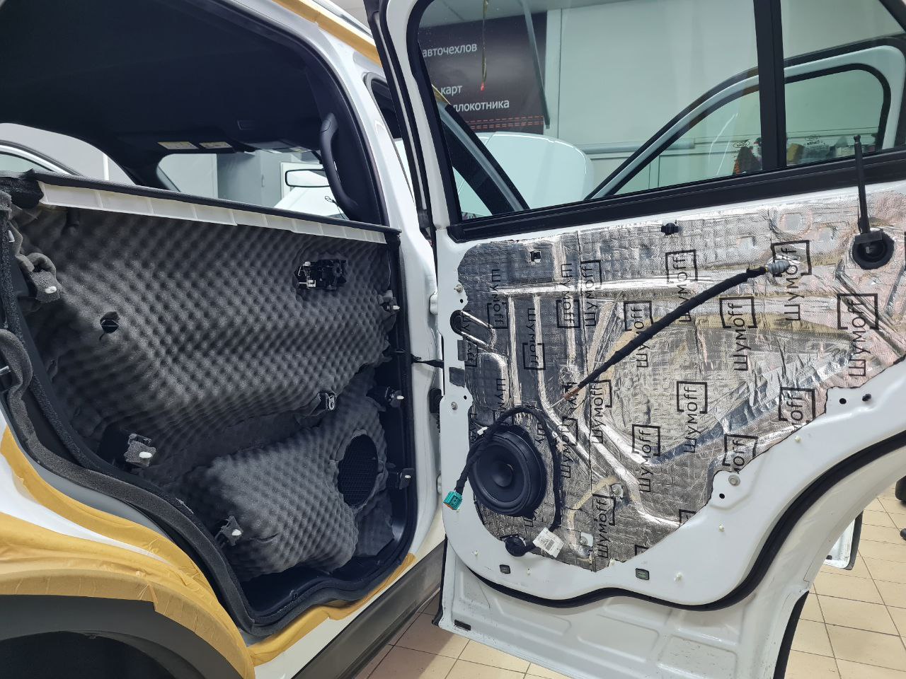 Шумоизоляция Ford Explorer двери 3 слой виброизоляция обшивка двери 1 слой вибро2 слой шумопоглатитеьантискрип 2
