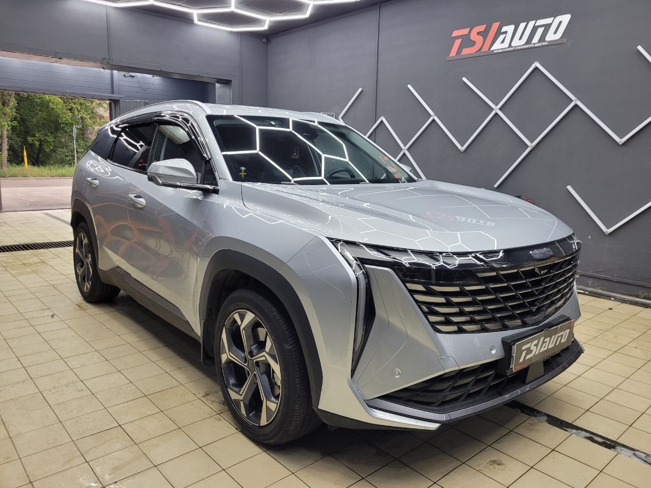 Geely Atlas оклейка пленкой в Красноярске