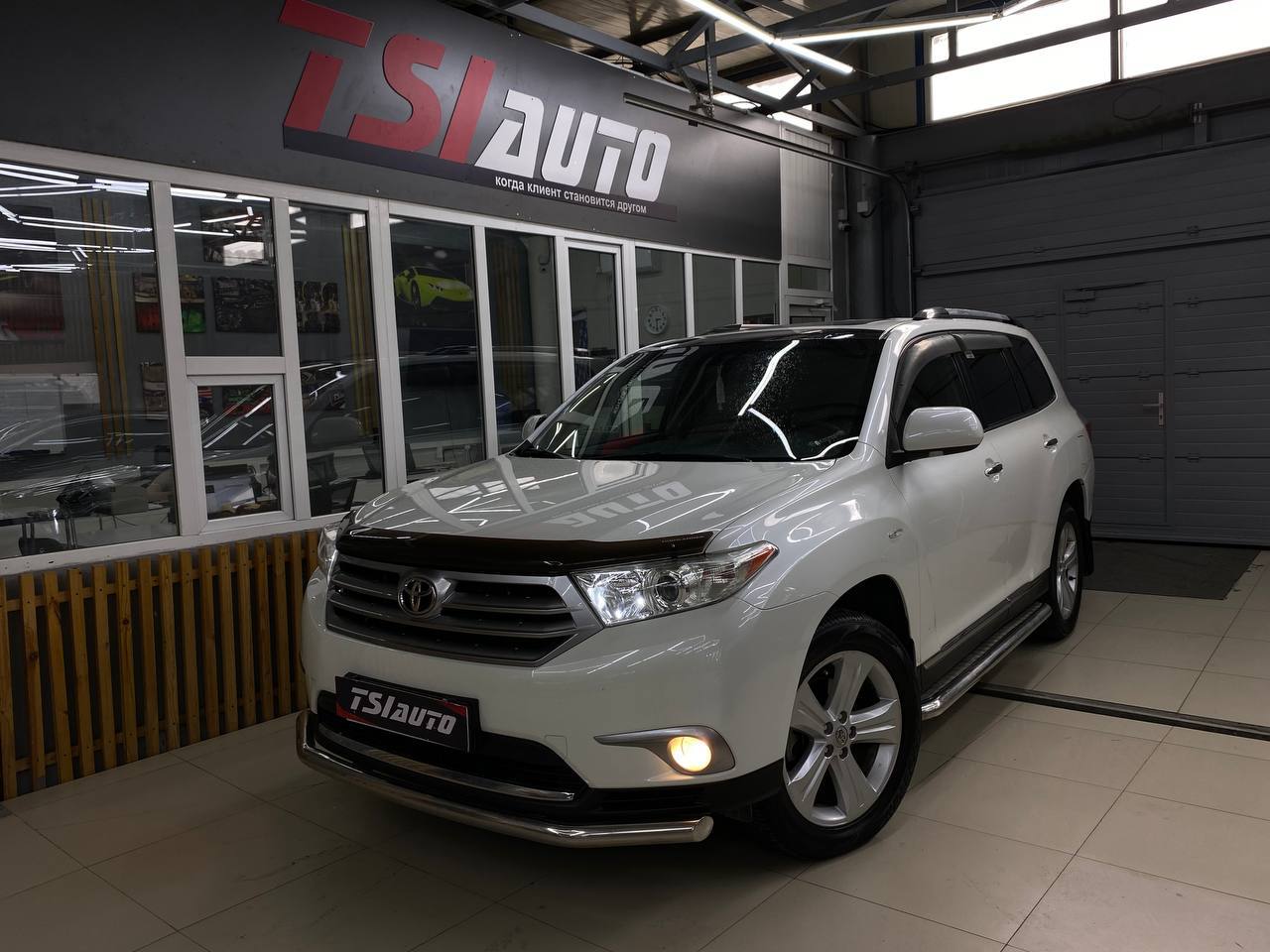 Оклейка Toyota Highlander бронепленкой в Красноярске