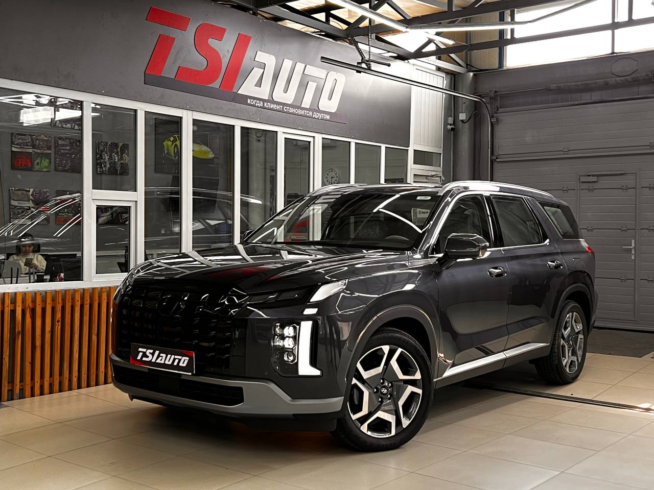 Оклейка пленкой Hyundai Palisade кузова и салона в Красноярске