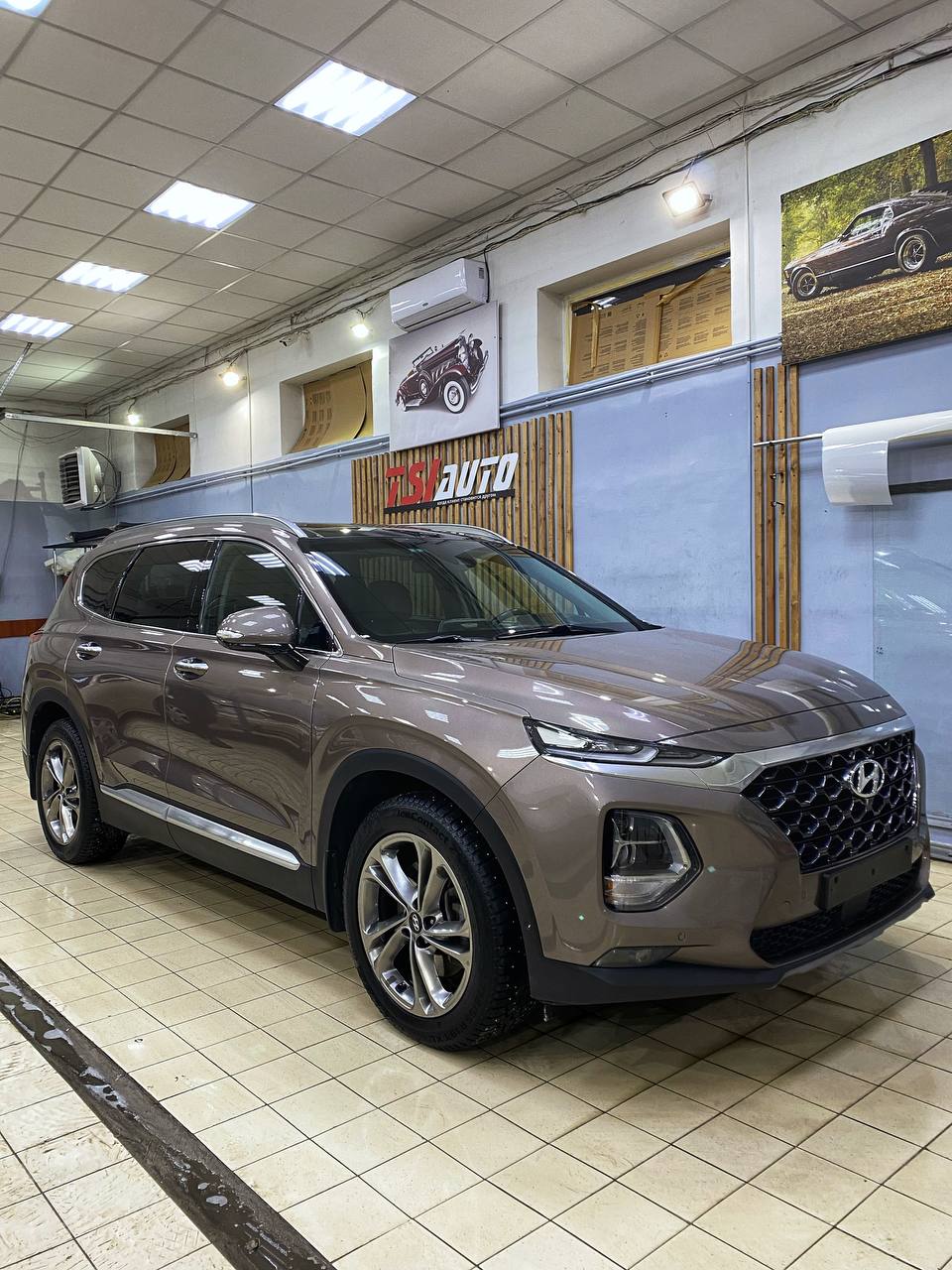 Hyundai Santa Fe оклейка фар бронепленкой в Красноярске