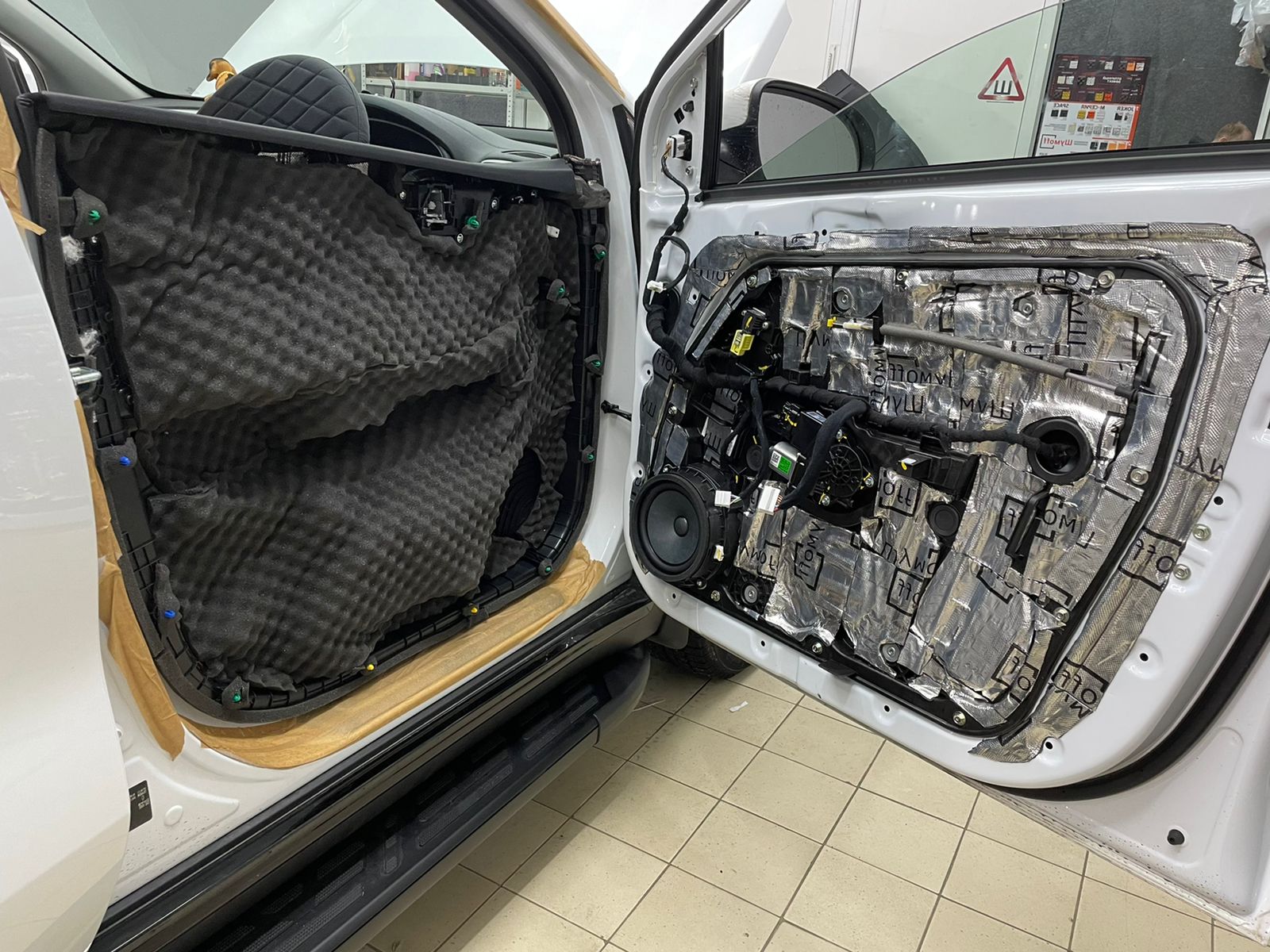 шумоизоляция Kia Sportage дверь 3слой вибродверная обшивка виброшумопоглотительантискрип2