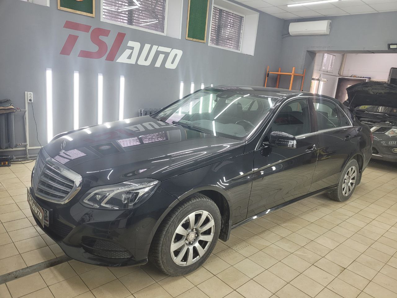 Шумоизоляция Mercedes Benz w212 в Красноярске