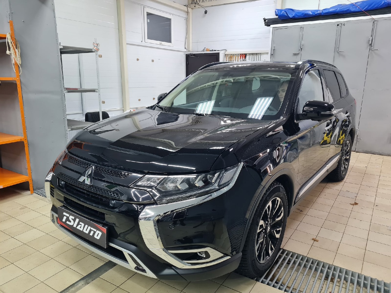 Шумоизоляция Mitsubishi Outlander в Красноярске