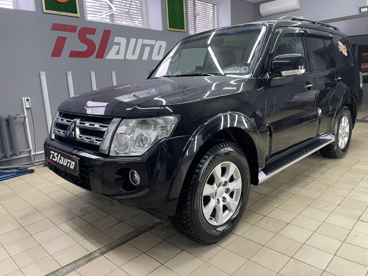 Полная шумоизоляция Mitsubishi Pajero 4 в Красноярске