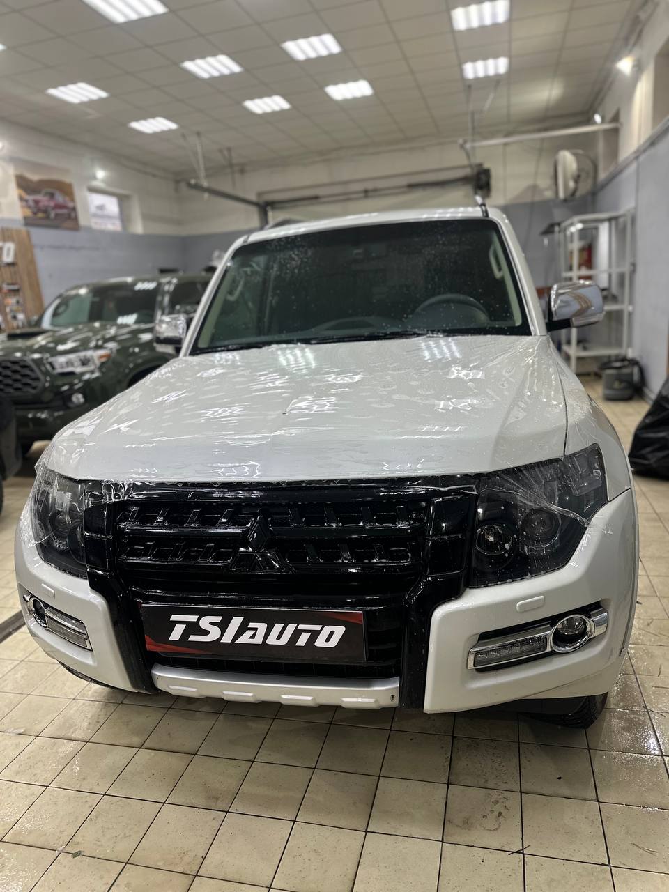 Mitsubishi Pajero 4 оклейка бронепленкой в Красноярске