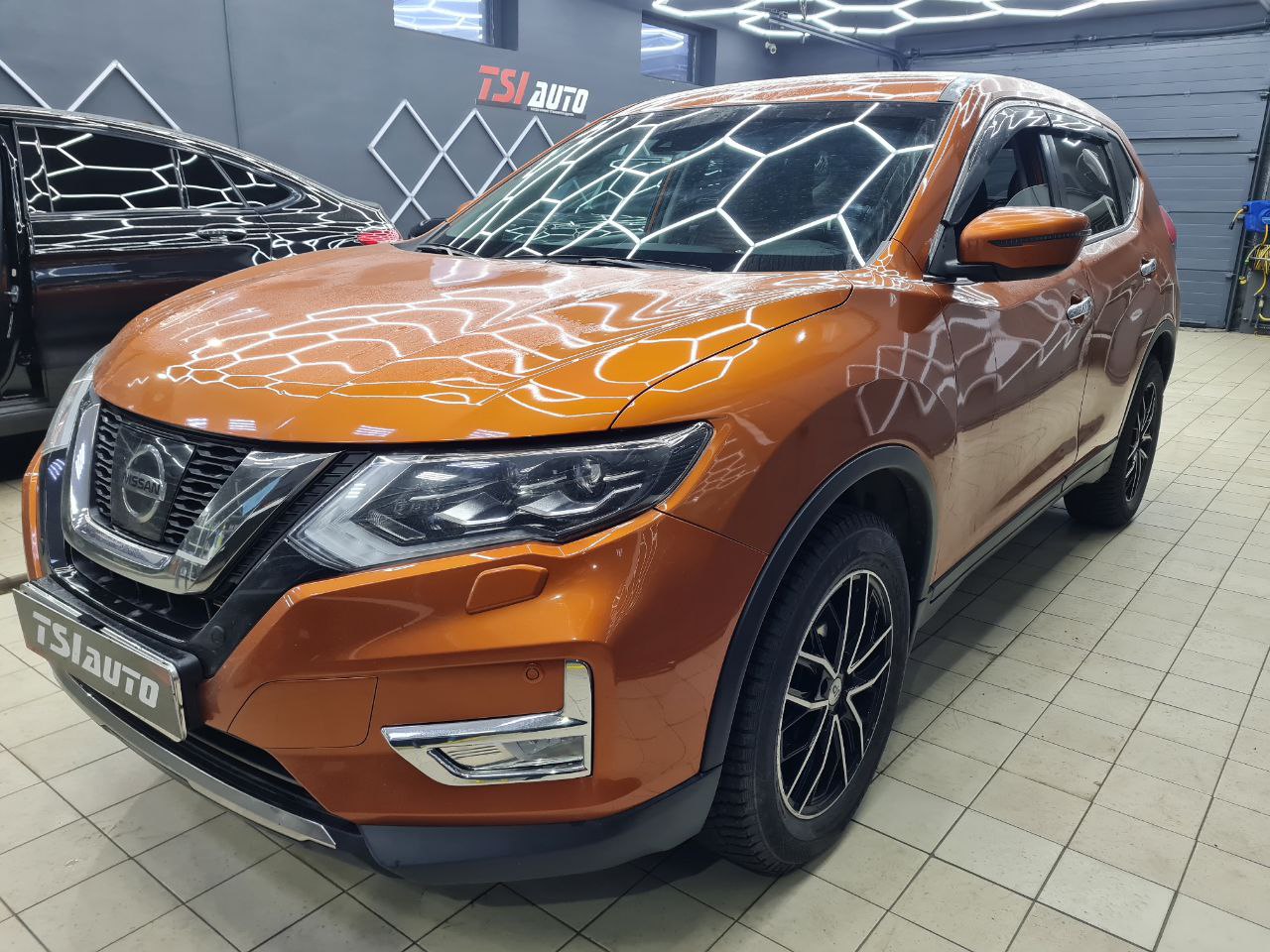 Установка ГУ с камерой заднего вида Nissan X-Trail в Красноярске