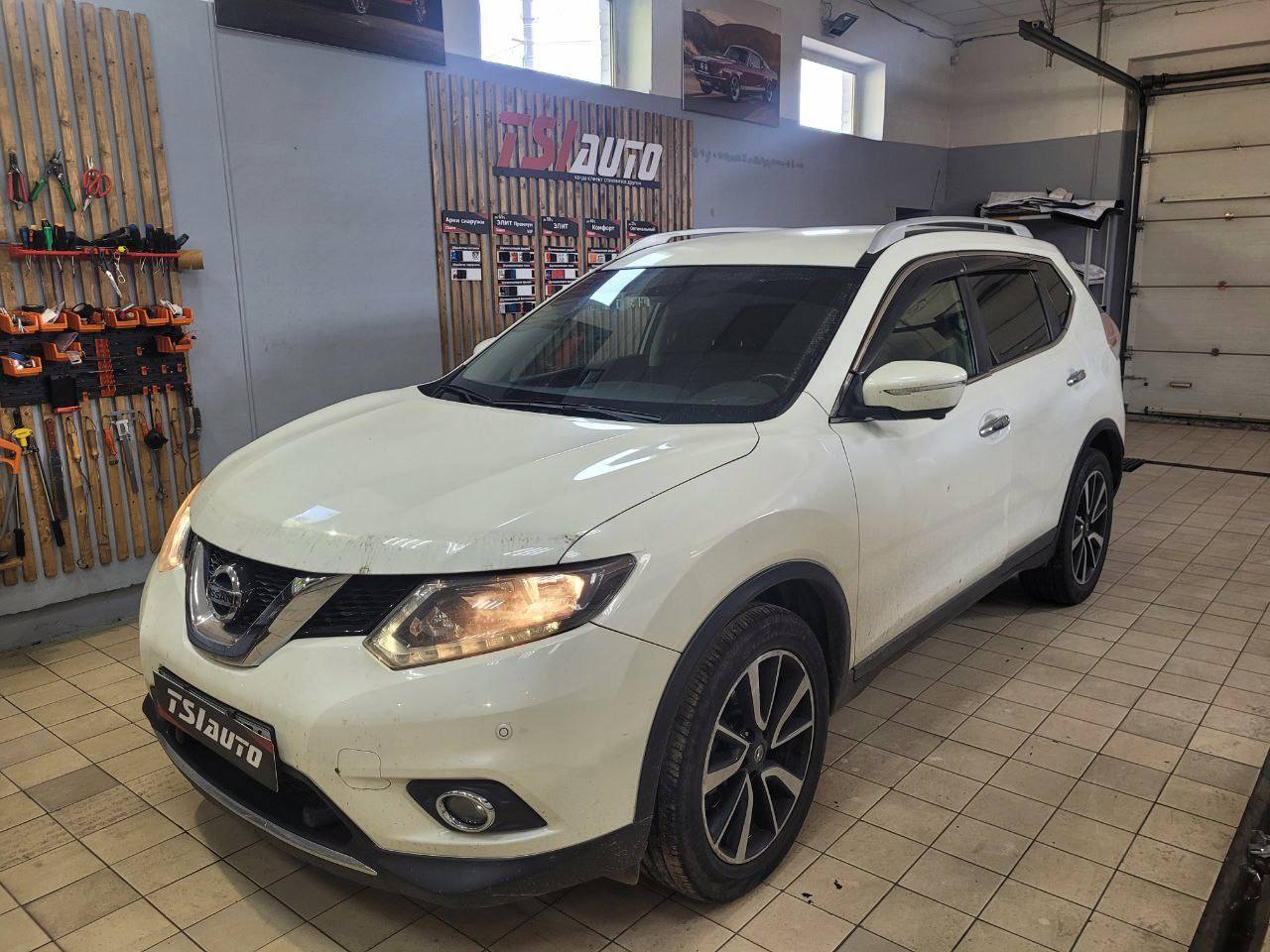 Мойка двигателя и подкапотного пространства Nissan X-Trail фото и цены