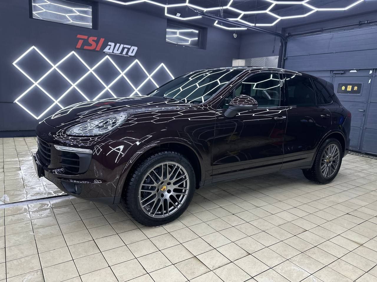 Porsche Cayenne полная оклейка бронепленкой в Красноярске