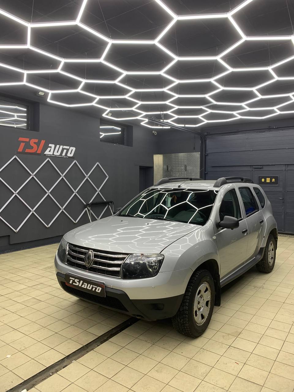 Renault Duster установка ГУ с круговым обзором в Красноярске