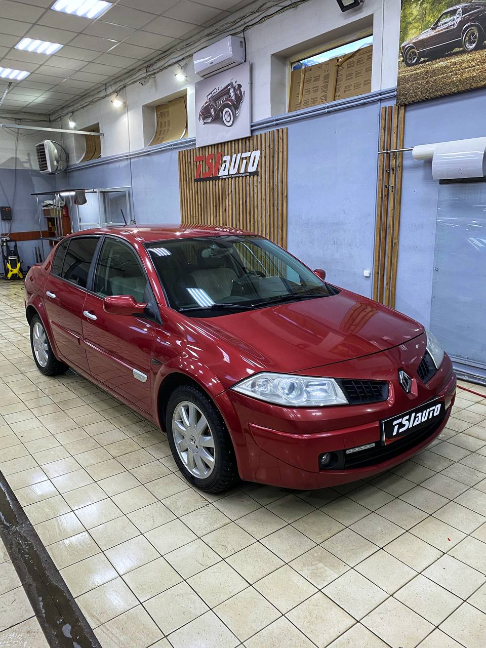 Мойка кузова и химчистка салона Renault Megane смотреть цены и фото