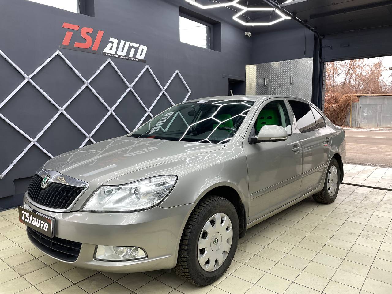 Контурная подсветка салона Skoda Octavia A5 с управлением фото и цена установки