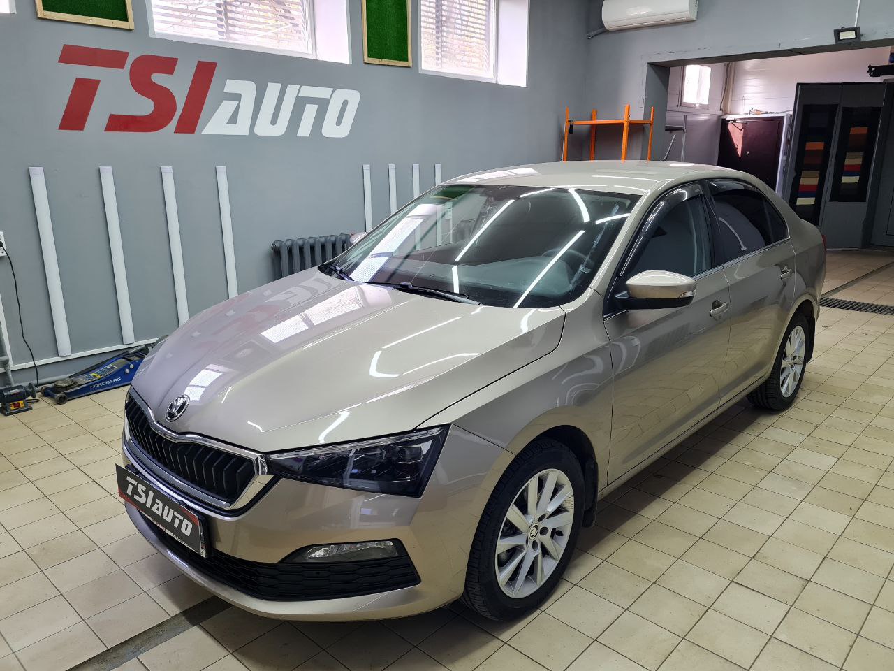 Шумоизоляция Skoda Rapid в Красноярске в пакете Элит