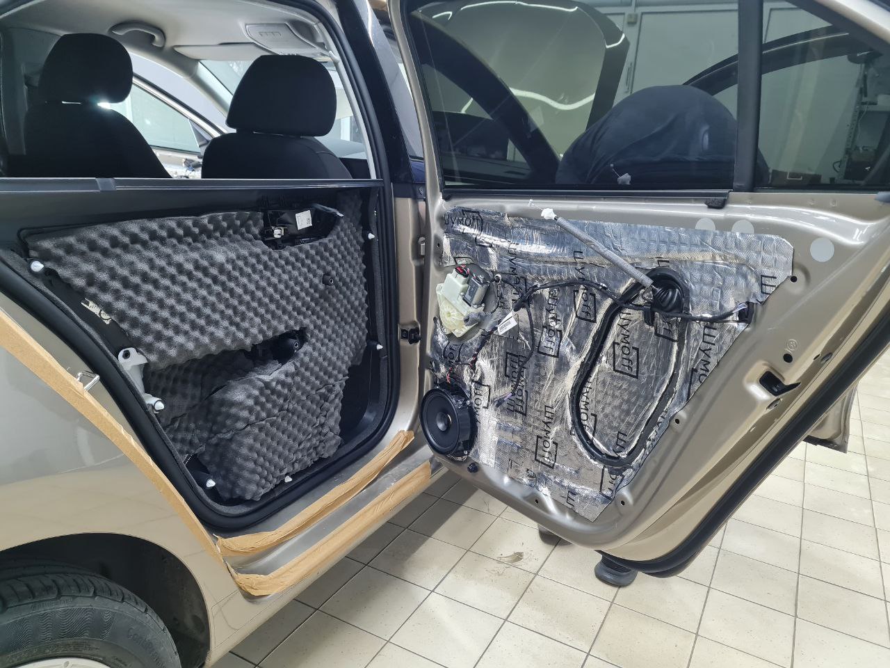 Шумоизоляция Skoda Rapid Двери 3 слой двери