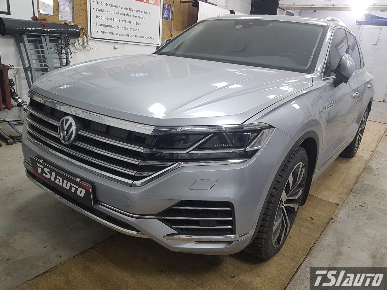 Правильная шумоизоляция Volkswagen Touareg 3 в Красноярске