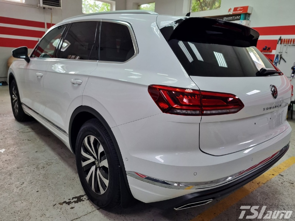 Нанесение защитной пленки на кузов VW Touareg 3 в Красноярске