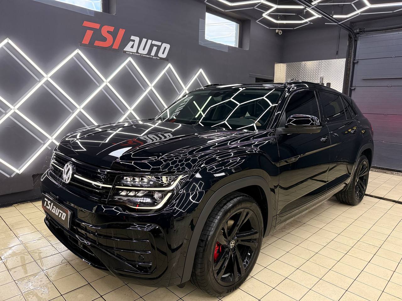 Оклейка пленкой Volkswagen Teramont X в Красноярске