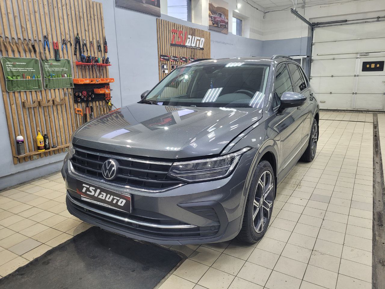 Шумоизоляция Volkswagen Tiguan 2 в Красноярске - Элит Премиум