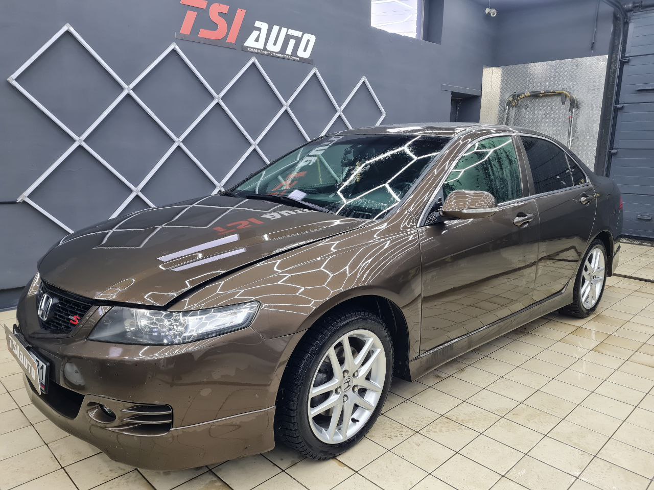 Honda Accord полировка и оклейка фар в Красноярске