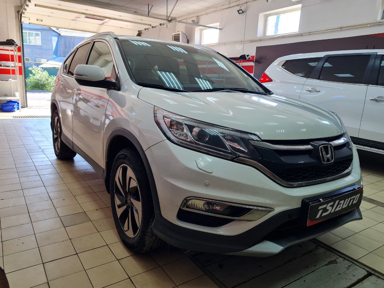 Правильная шумоизоляция Honda CR-V 5 в Красноярске 