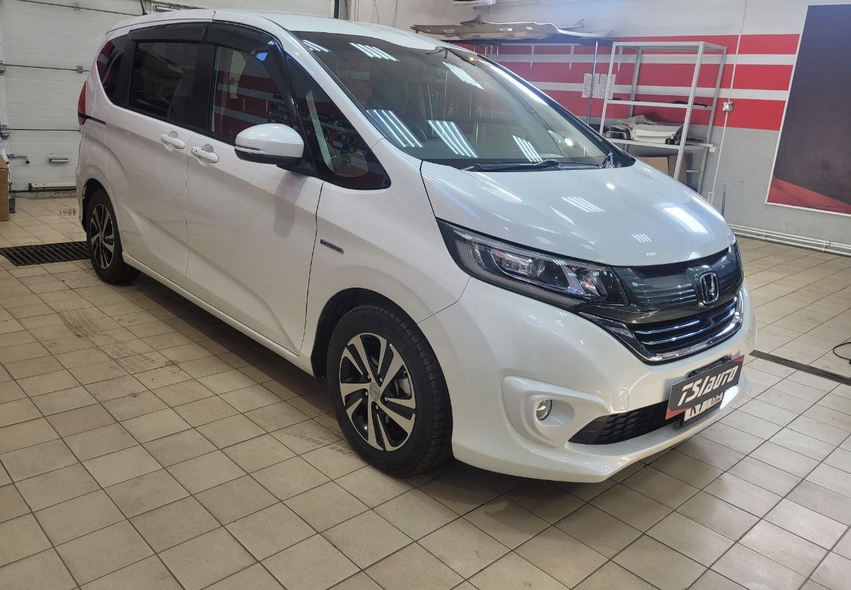 Шумоизоляция Honda Freed в Красноярске в пакете Элит Премиум