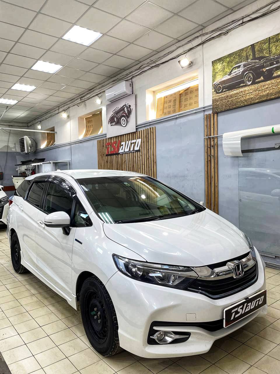 Honda Shuttle оклейка фар бронепленкой в Красноярске