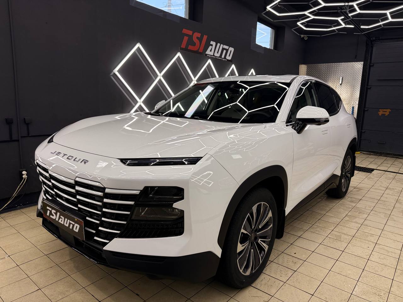 Оклейка пленкой Jetour Dashing в Красноярске