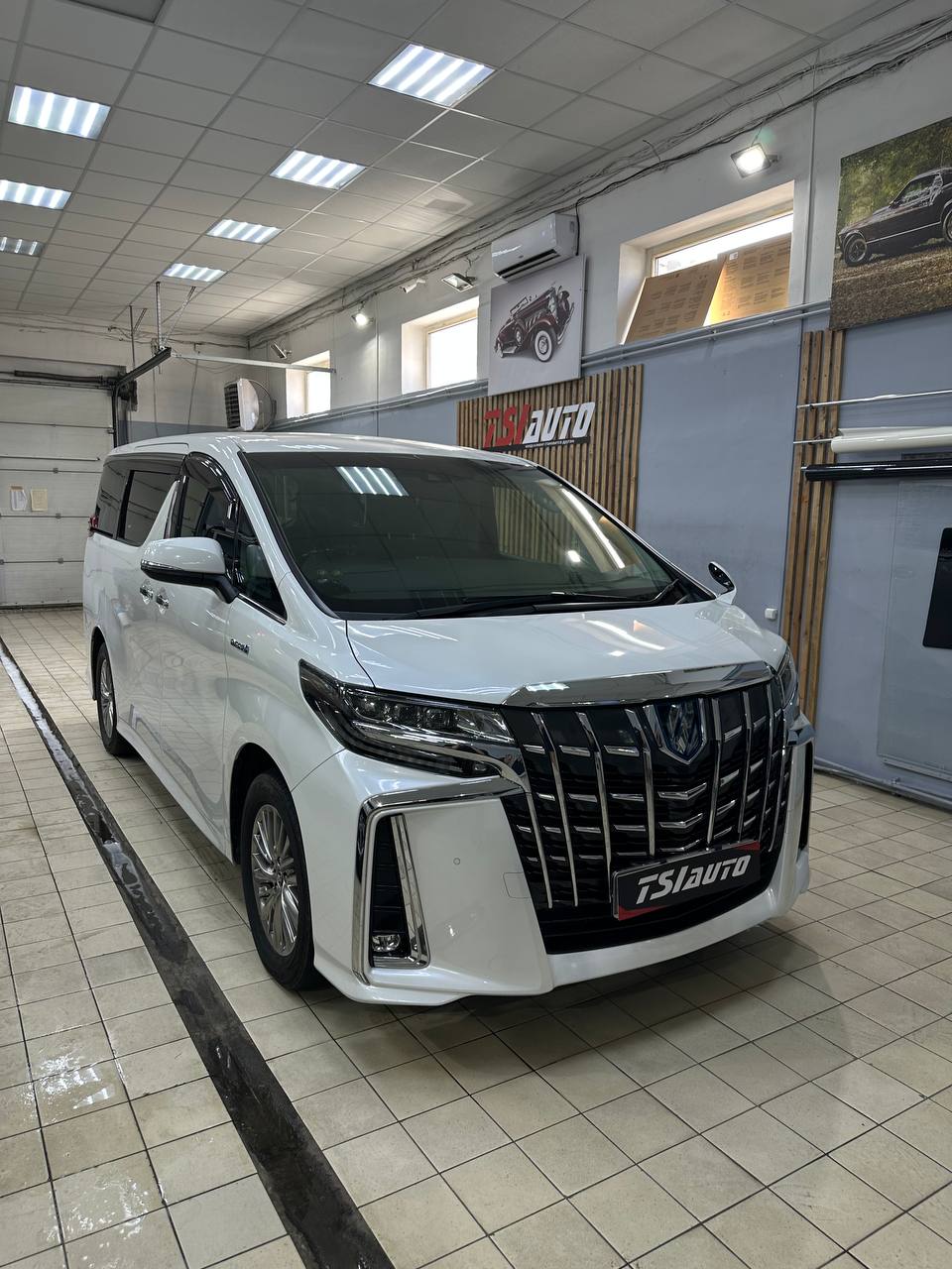 Шумоизоляция Toyota Alphard в Красноярске