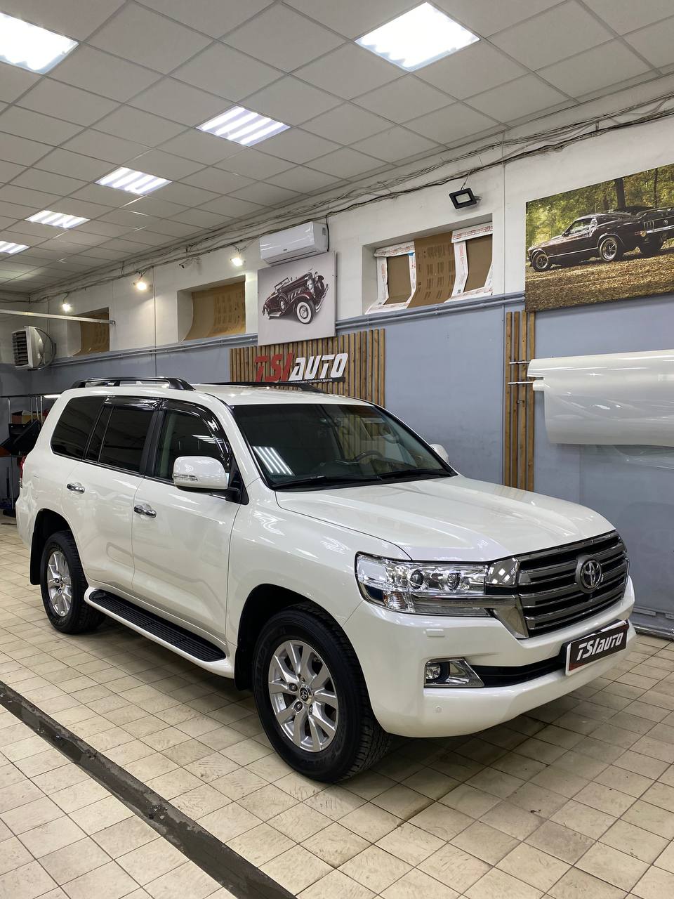 Химчистка салона Toyota Land Cruiser 200 фото и цены