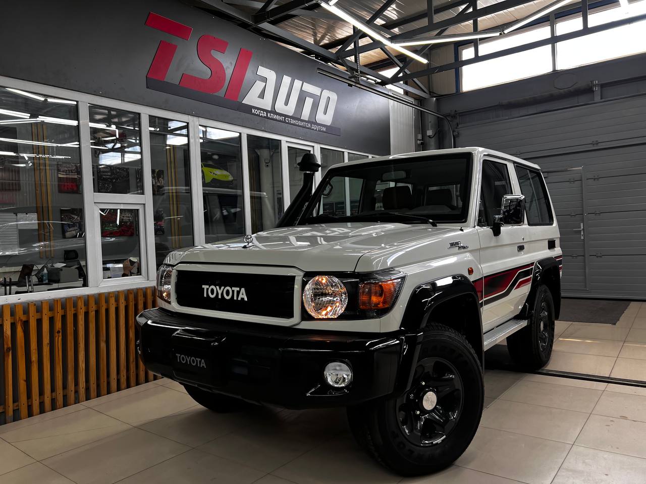 Шумоизоляция Toyota Land Cruiser 70 в Красноярске