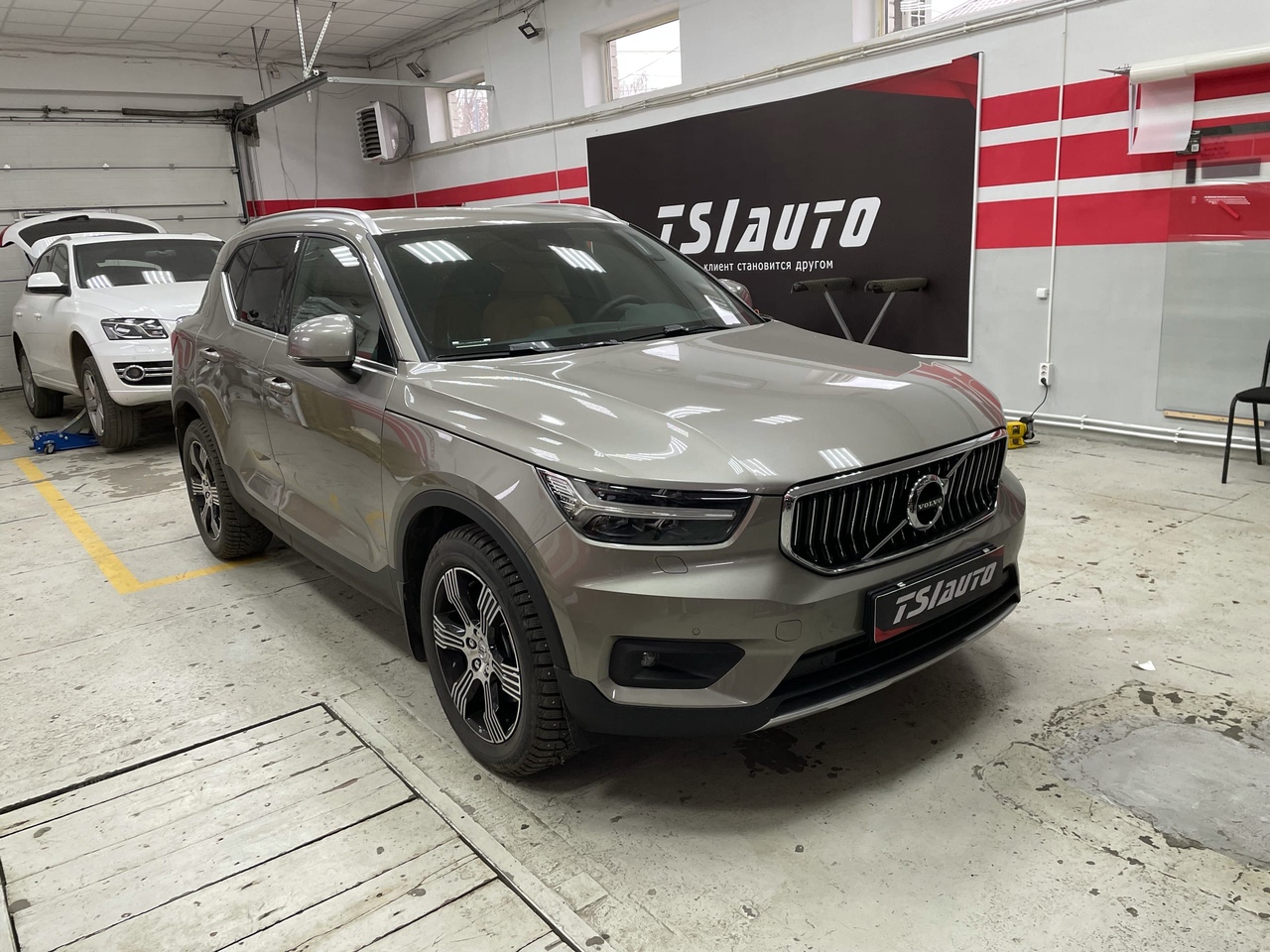 Шумоизоляция Volvo XC40 в Красноярске